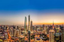 满负荷运转 浦东集中隔离点里的那些人那些事