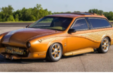 巴里斯·库斯通（Barris Kustom）的1998年基于水星美洲狮的Woodie 2050是一种奇怪的汽车杂烩