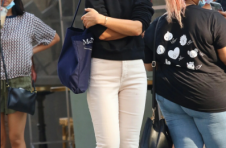 凯蒂·福尔摩斯（Katie Holmes）为爸爸教练交换她的勃肯
