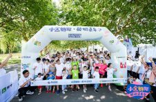 2020小企鹅跑·酸奶嘉年华上海揭幕，申城家庭共享亲子时光