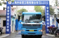 中国第一个工人新村近日成套改造动工，预计明年中建成后首批居民回迁