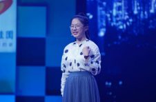 代码不冰冷 算法有温度 编程少女描绘美好蓝图