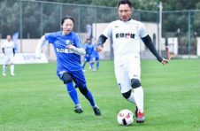 与足坛名宿同场竞技 2020上海市民足球节“有点暖”