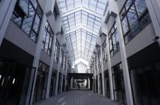 上海老牌小商品市场转型做数字经济：入驻给大额补贴奖励、租金优惠