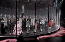 据Vogue时尚评论家称，2020年是最大的时尚时刻