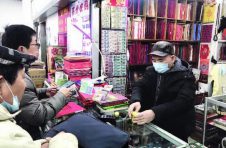 牛年生肖纪念币发行量锐减40% 金银币受金价影响较大