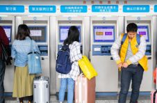 除夕火车票今日开售，今年又是特殊之年