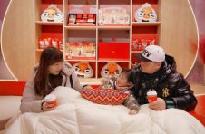 小天鹅新春送温暖，心意烘「被」店亮相上海暖心开业