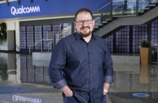 高通候任CEO安蒙：一家公司就能带动5G发展的想法是错误的，需要通力合作