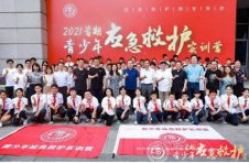 又一批学子培训“教科书式”急救：学会用AED，上海需要一批“盛晓涵”