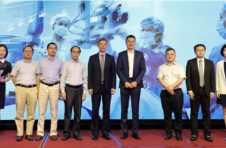 沪上首台“Catalys白力士”飞秒激光治疗机正式开机启用