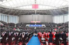 复旦大学举行2021届毕业典礼 8000余名本硕博毕业生告别母校