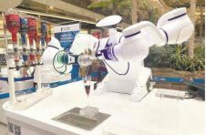2021世界人工智能大会亮点前瞻 双臂机器人调酒免开颅微创植入