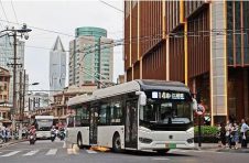 上海12条传统无轨电车线路将调整保留至6条 进一步优化架空线网