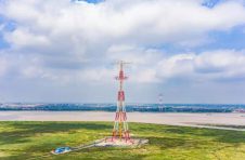 204米！崇明立起一座电力铁塔，有上海中心三分之一高