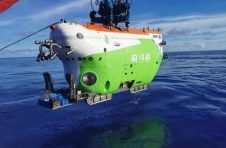 全海深载人潜水器“奋斗者”号正式投入常规科考应用