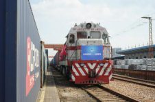 历时22天！首列中欧班列“进博专列”满载展品抵达上海