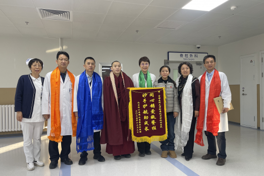 五年“剃刀背”被卸下——北京朗迪制药的公益手术为青年僧侣改变了什么